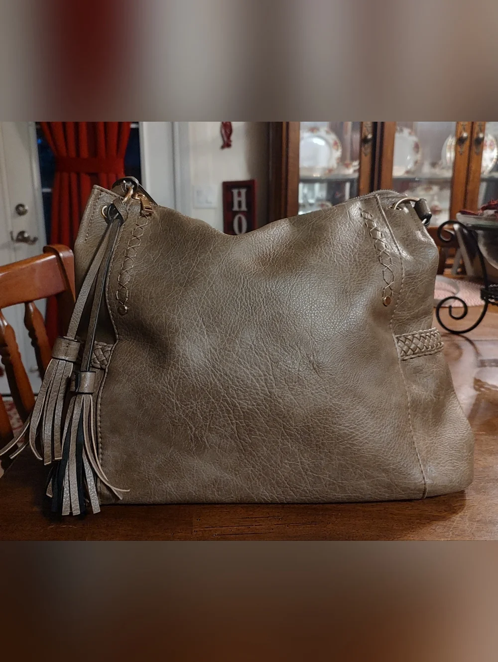 Chic Tassel Hobo Shoulder Bag in Taupe